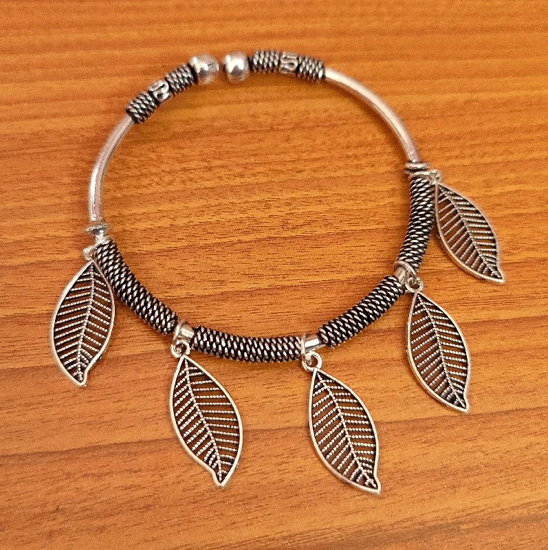 statement bangles for women-LEAF PATTERN SILVER LOOK OPENABLE BANGLE/BRACELET