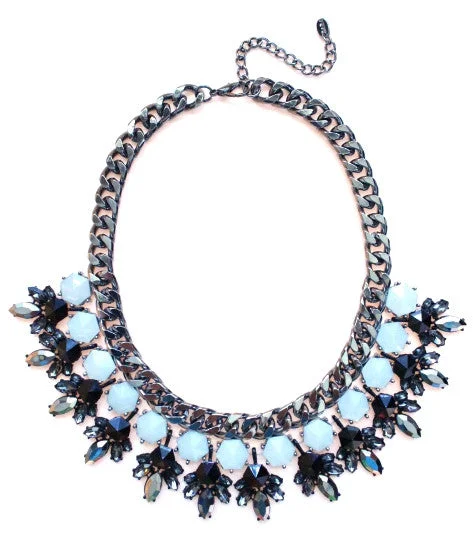 trendy necklaces for women-Rhinestone Petal Statement Necklace