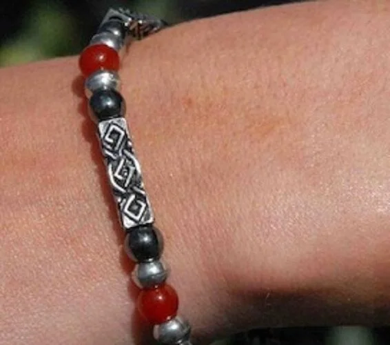 fashion bangles for women-Welsh Celtic Pewter Carnelian Stretch Bracelet