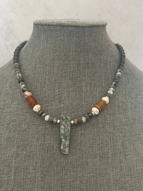 simple necklaces for women-Green kyanite beaded