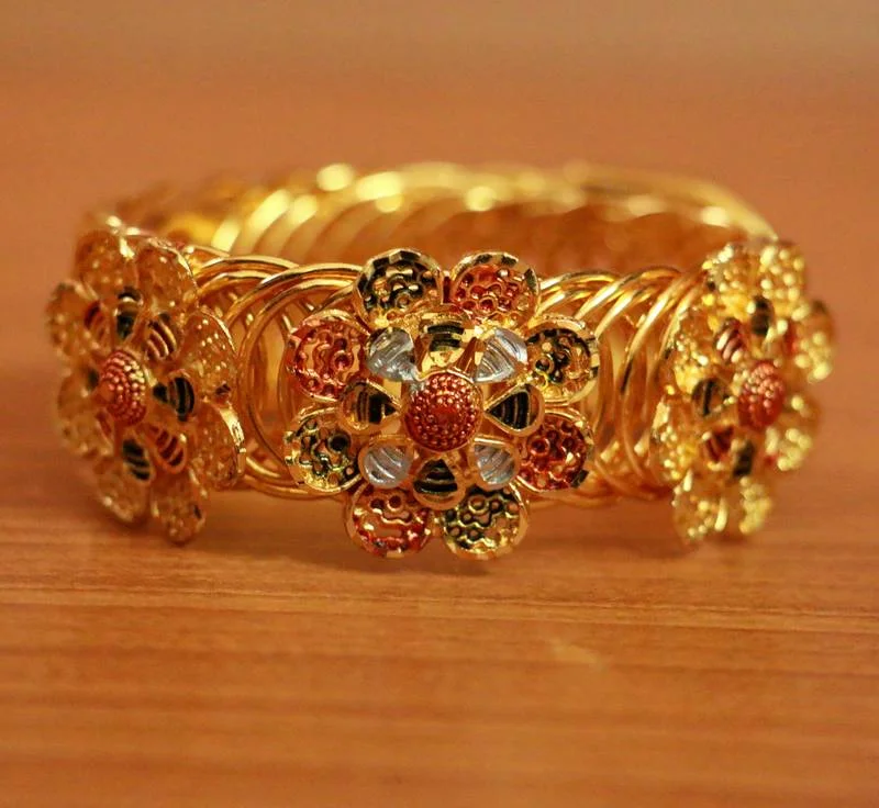 luxury bangles for women-GOLD PLATED FLOWER ADJUSTABLE BRACELETS